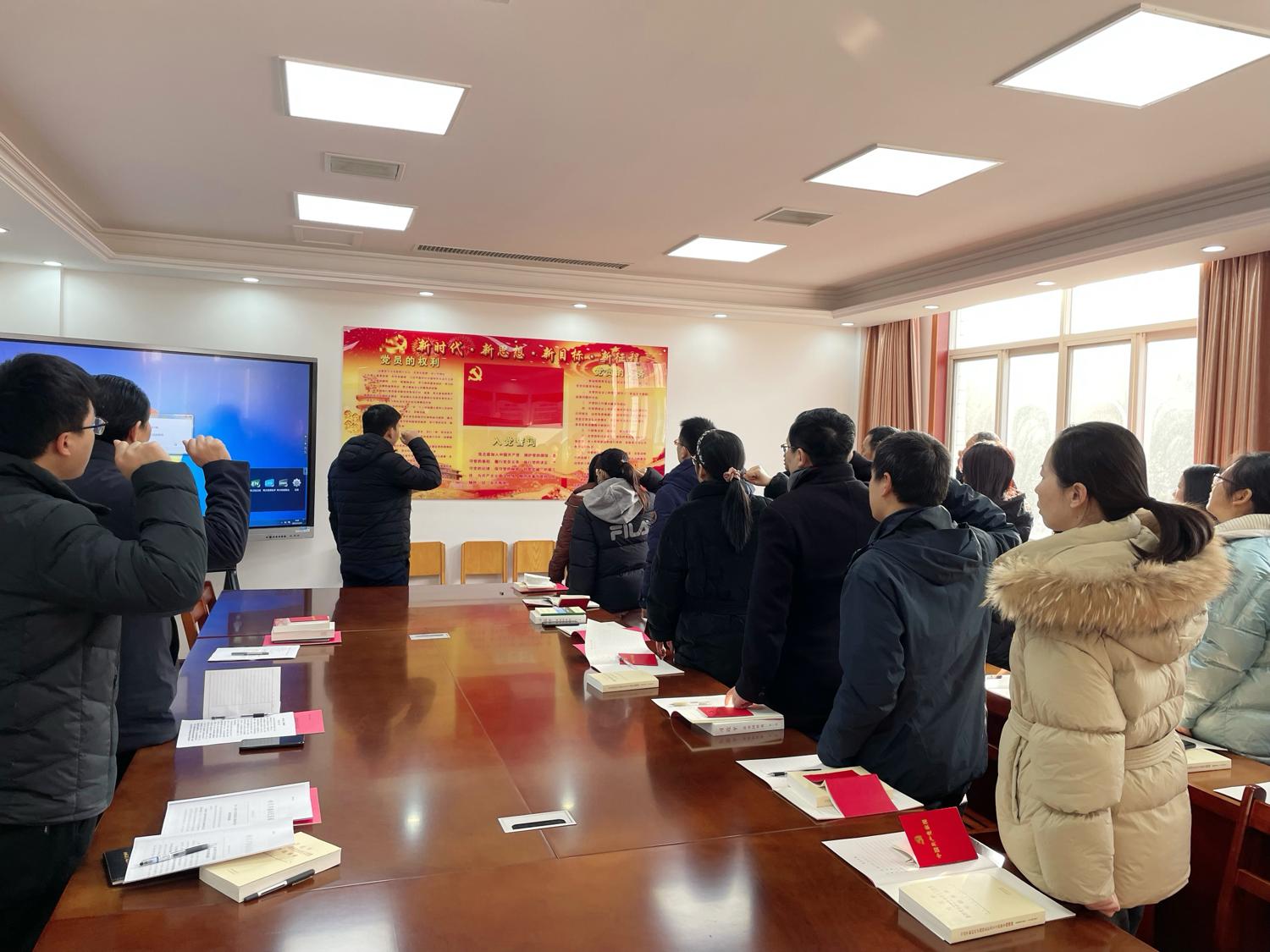以學鑄魂 主題教育進行時 ——孝感高中第二黨支部12月主題黨日活動