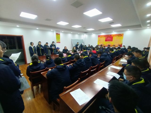 【專項(xiàng)工作】孝感高中組織開展高一年級(jí)資困勵(lì)志感恩教育活動(dòng)