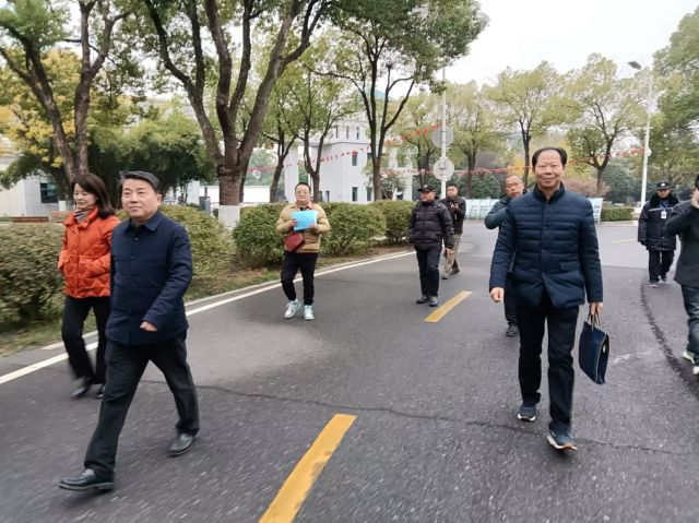 【專項工作】市教育局領(lǐng)導(dǎo)蒞臨孝感高中開展安全督查工作（總結(jié)）