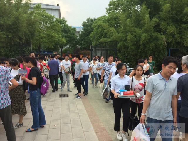 “把知識帶走，把愛心留下”2017屆畢業(yè)生捐書學弟學妹