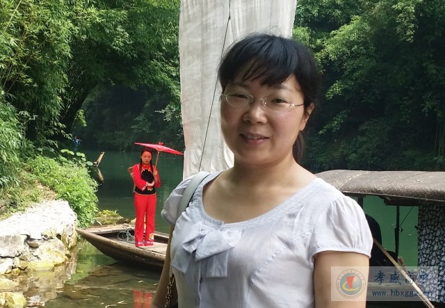 夏 花 無(wú) 聲 吐 芳 菲  ——記孝感教學(xué)能手、孝感高中教師胡可花